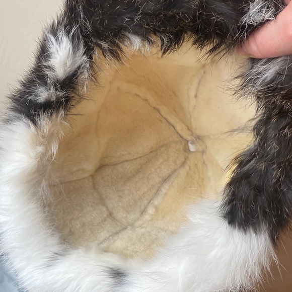 Vintage rabbit fur hat with fur Pom Poms - Picture 7 of 7
